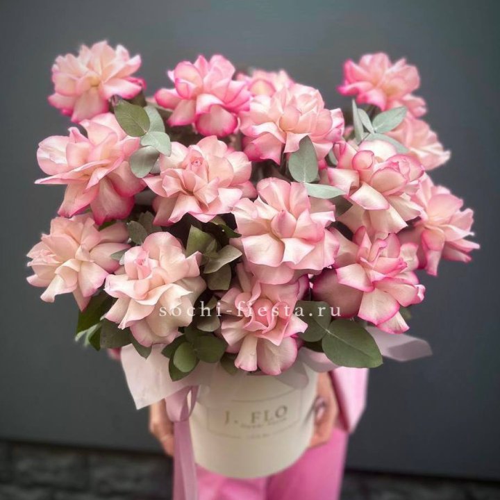 17 Французских  роз Венди в боксе в Оренбурге