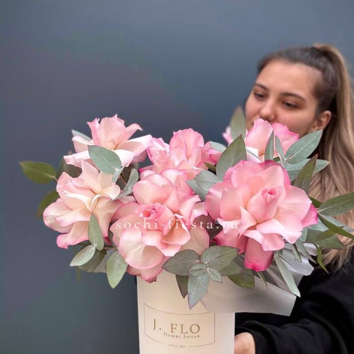 7 Французских роз в боксе в Оренбурге