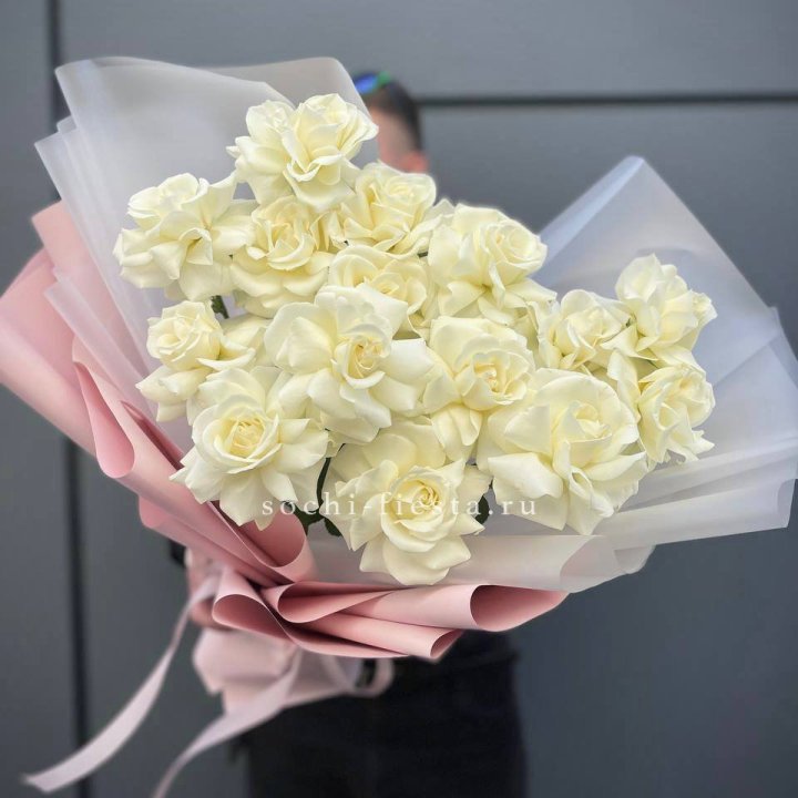 Букет из 15 французских роз Вайт дрим в Оренбурге