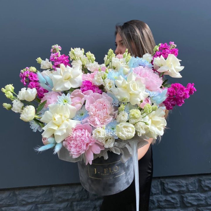 Дизайнерский цилиндр "Пионы гарден" в Оренбурге