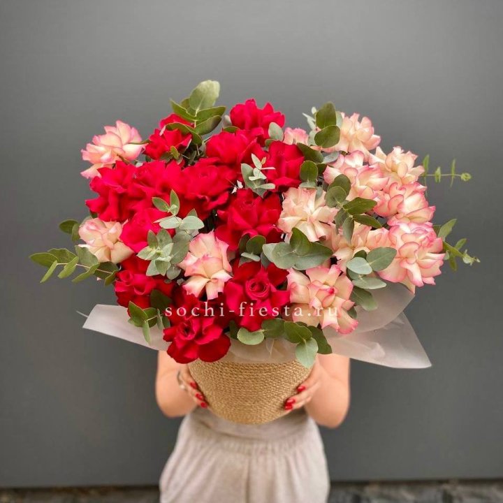 25 Французских роз в джутовом кашпо  в Оренбурге