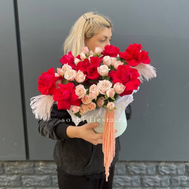 Бокс с нежными розами  в Оренбурге