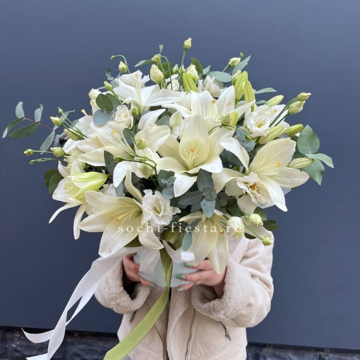 Бокс лилий и эустомы в Оренбурге