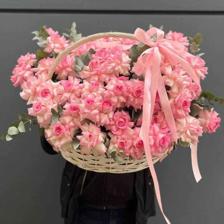 51 розовая роза в корзине в Оренбурге