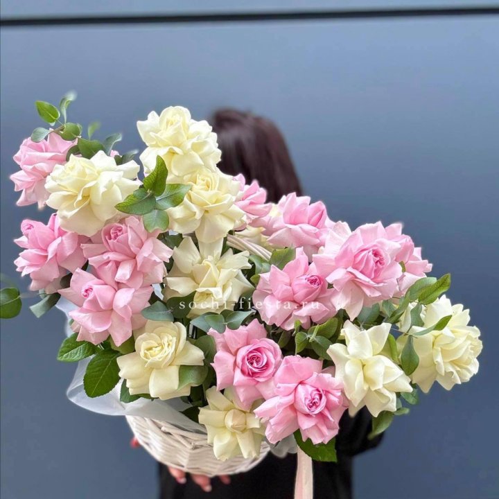 25 Французских роз в корзине в Оренбурге