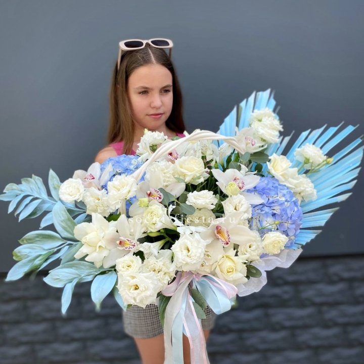 Цветочная корзина "Блю винч" в Оренбурге