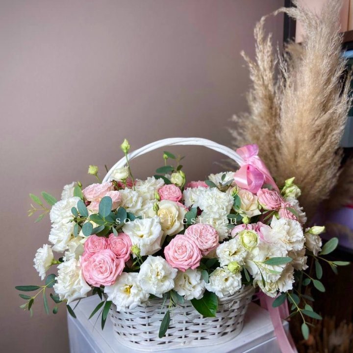 Цветочная корзина "Пинки вайт" в Оренбурге