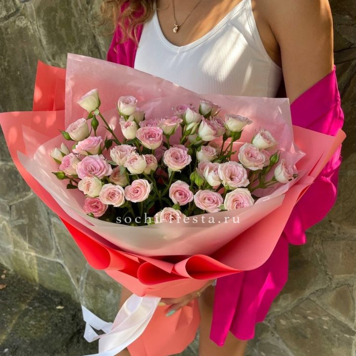 Розовые кустовые розы в Оренбурге