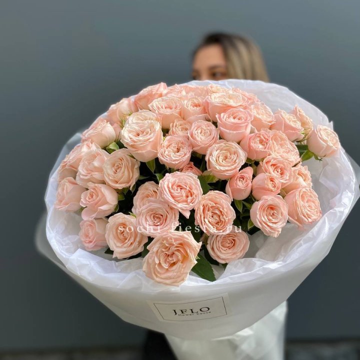 Букет кустовых роз Бомбастик в Оренбурге