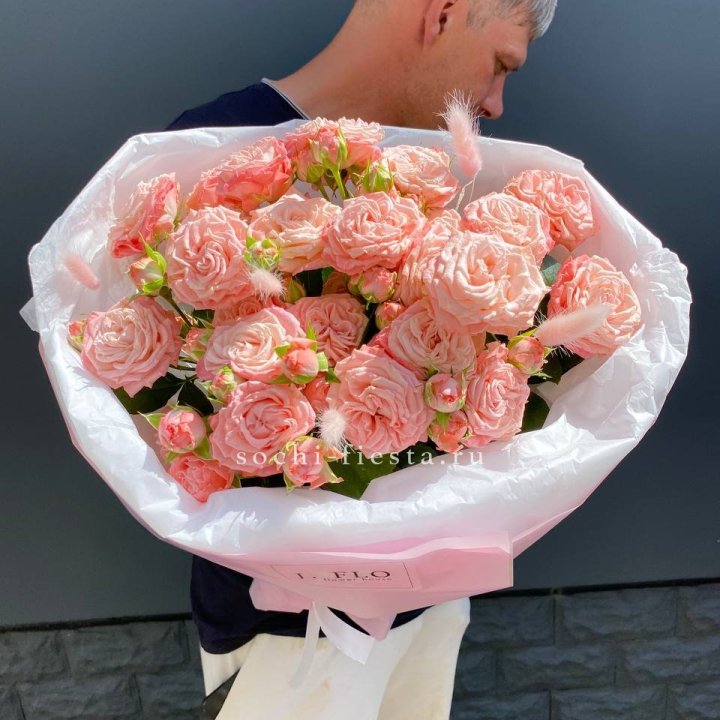 Пионовидные розы Мадам Бомбастик в Оренбурге