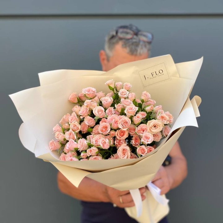 Кустовые розы леди в Оренбурге