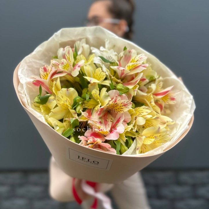 Альстромерии в нежном оформлении в Оренбурге