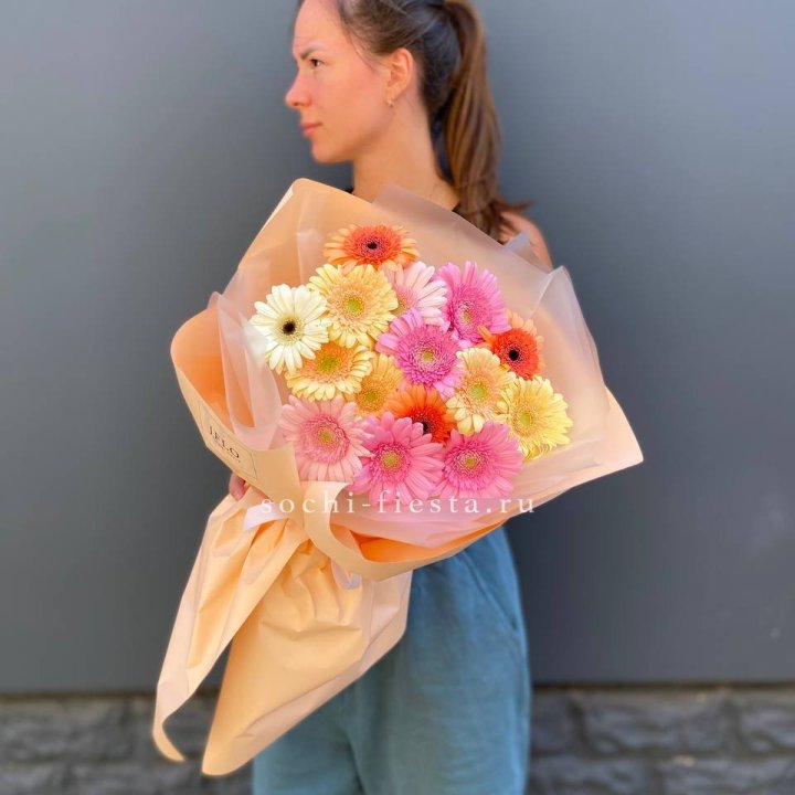 Букет разноцветных гербер в Оренбурге