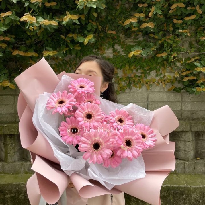 13 розовых гербер в Оренбурге