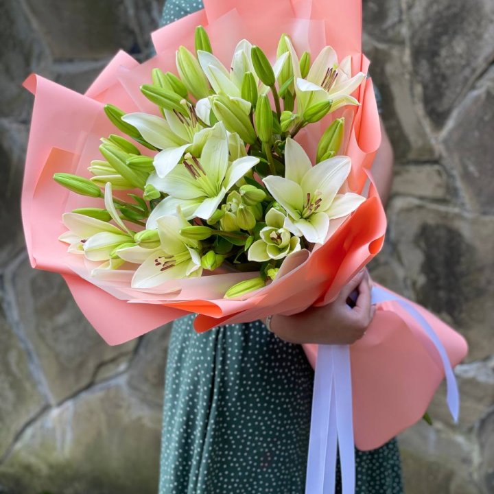 Букет из 7 белых лилий в Оренбурге