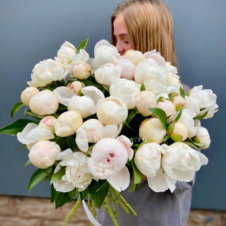 Охапка пионов в Оренбурге