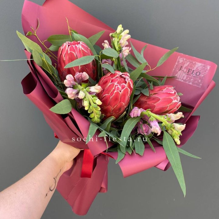 Букет из протеи "Квин" в Оренбурге