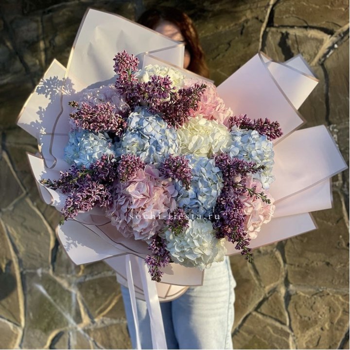 Букет гортензии с сиренью в Оренбурге