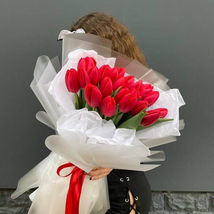  25 красных воздушных тюльпанов в Оренбурге