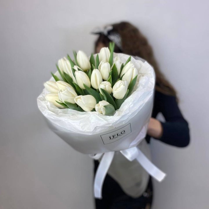  19 белых воздушных тюльпанов в Оренбурге