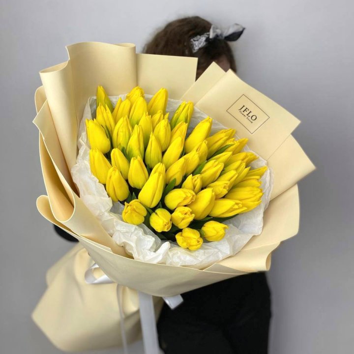 51 жёлтый тюльпан в Оренбурге