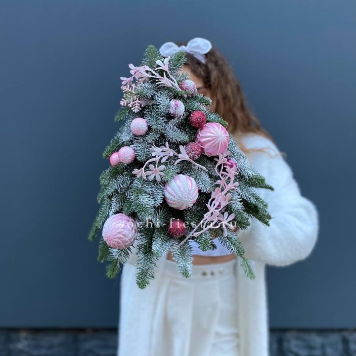 Новогодняя елочка "Розе" в Оренбурге