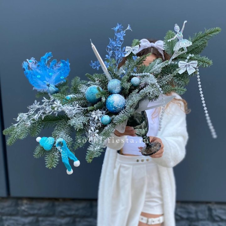 Композиция в бокале голубая в Оренбурге