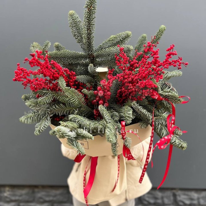 Букет нобилиса и ягод в Оренбурге