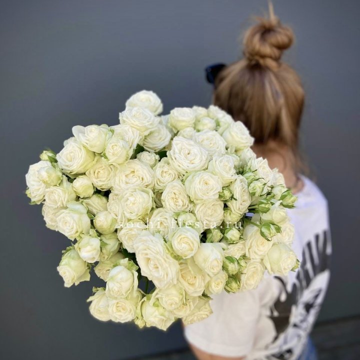 Охапка кустовых роз бомбастик  в Оренбурге