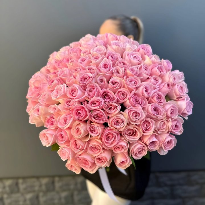 Охапка из 101 розовой розы в Оренбурге