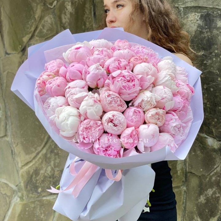 39 нежных пионов в Оренбурге