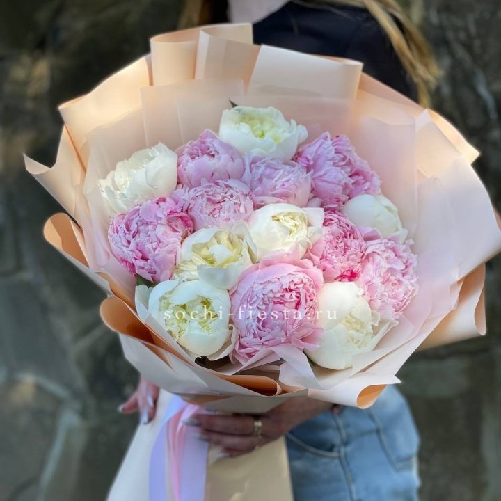 Букет 15 зефирных пионов в Оренбурге