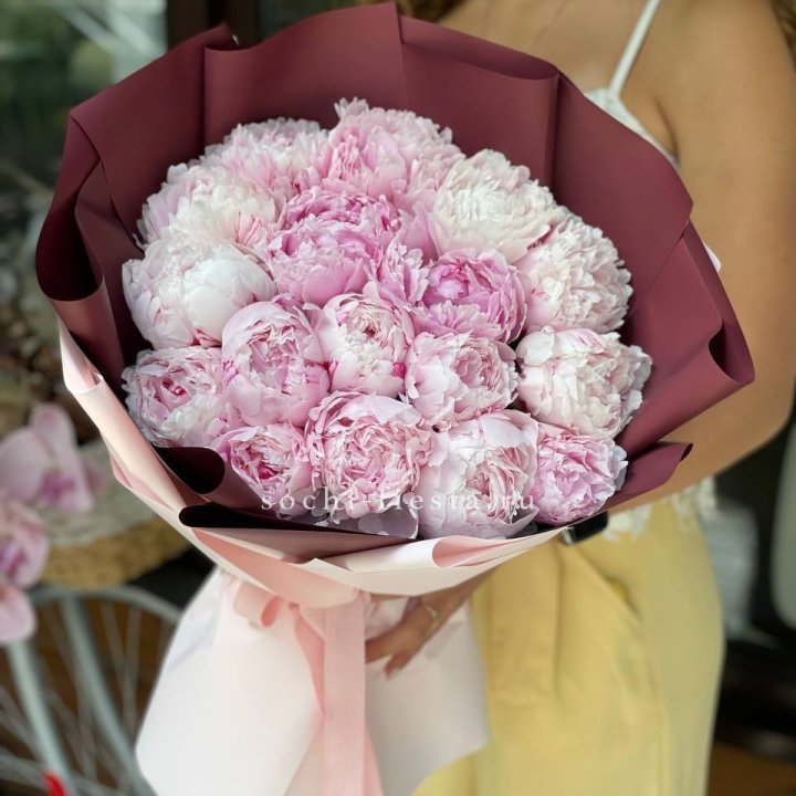 Букет 17 зефирных пионов в Оренбурге
