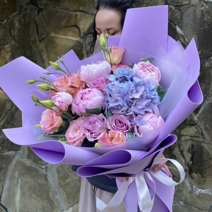 Букет с пионами "Блю логан" в Оренбурге