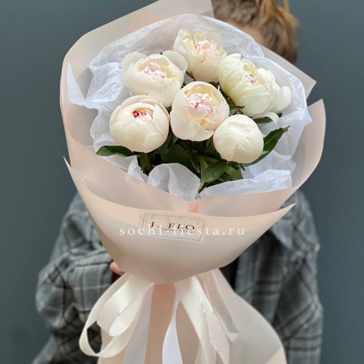 Букет белых пионов в Оренбурге