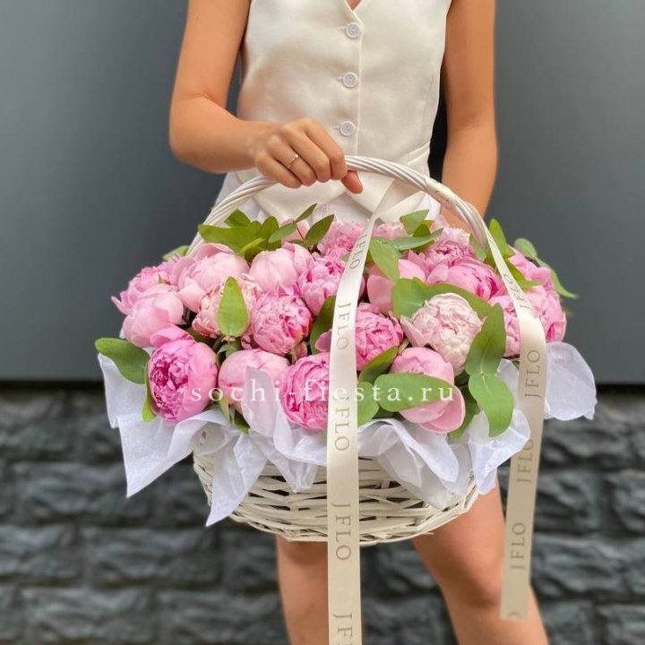 29 пионов в корзине в Оренбурге