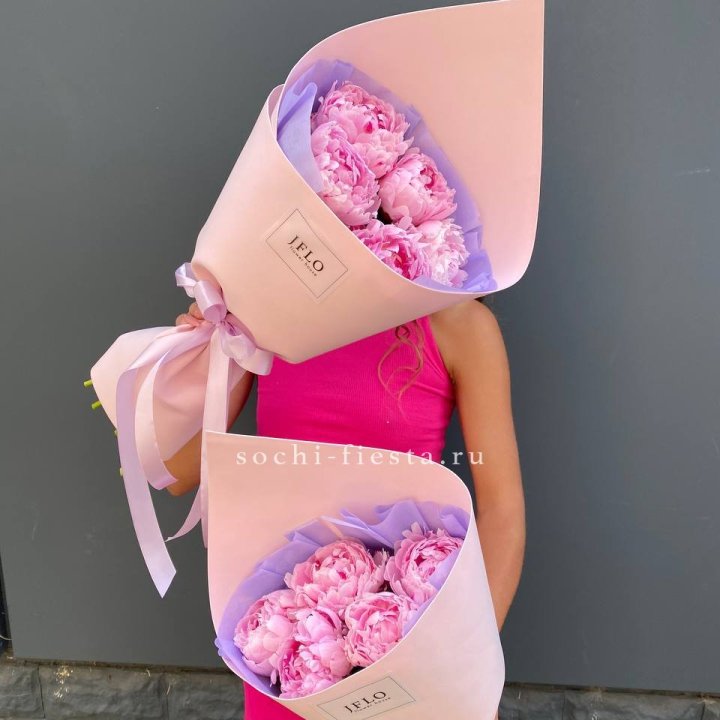 Букет из 5 пионов в Оренбурге