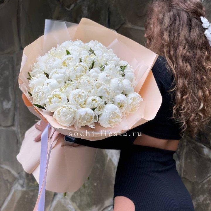 35 белых пион в Оренбурге