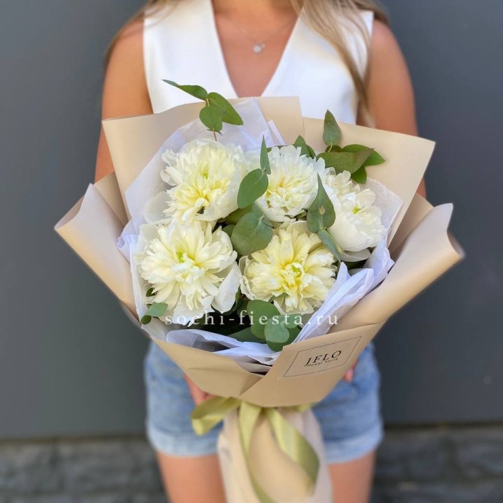  Букет белых пионов в Оренбурге