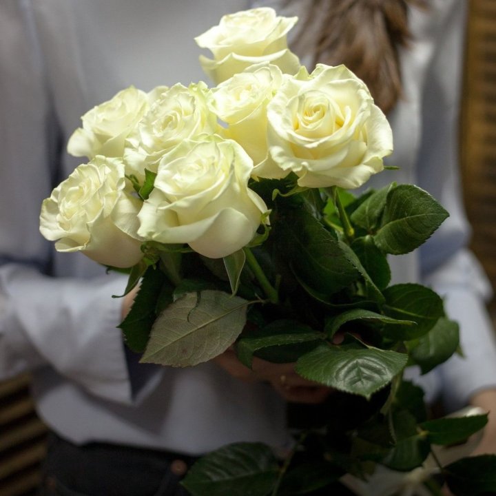 7 белых роз в Оренбурге