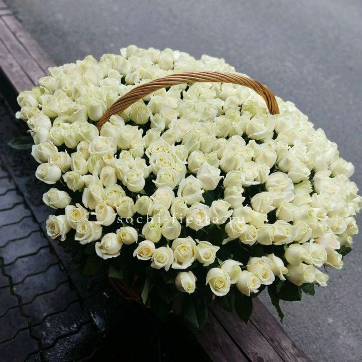 303 розы в корзине в Оренбурге