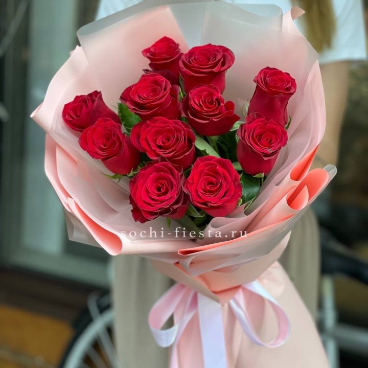 Букет красных роз "Мадам ред" в Оренбурге