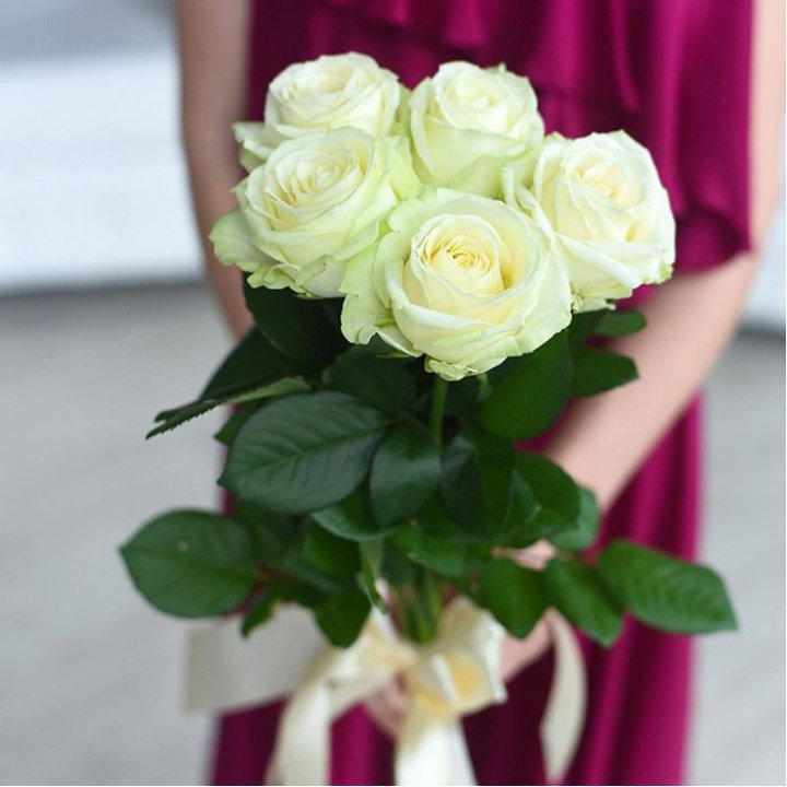 5 белых роз в Оренбурге