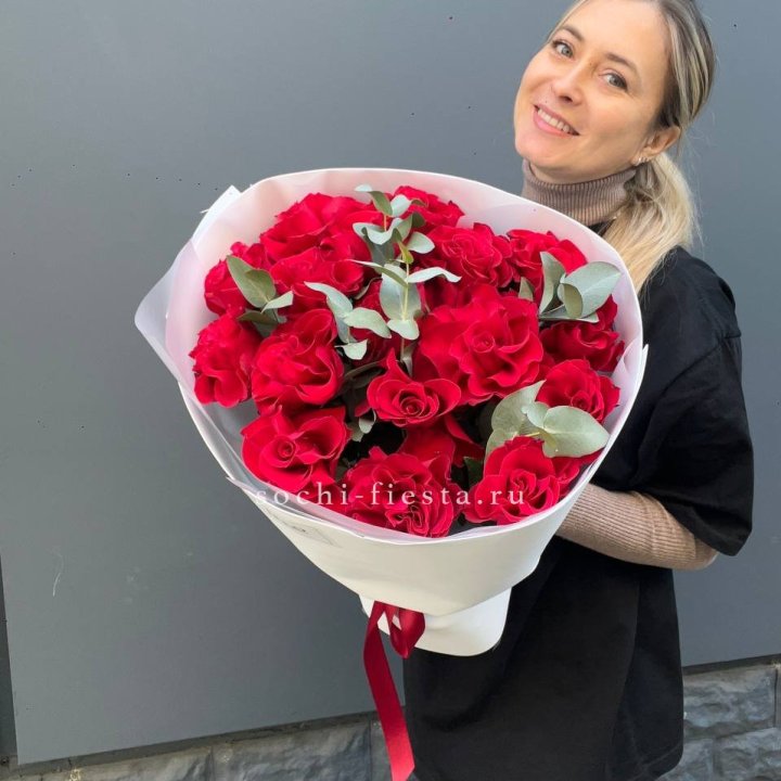 17 Красных французских роз в Оренбурге