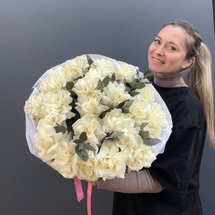 25 Белых французских роз Вайт найс в Оренбурге