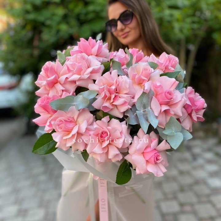 17 Розовых  французских роз в Оренбурге