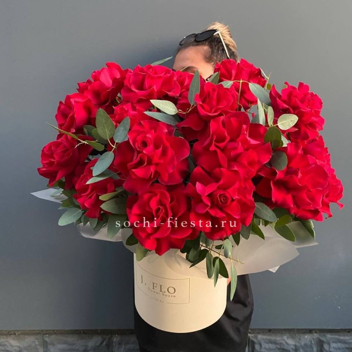 25 Французских красных роз в коробке в Оренбурге