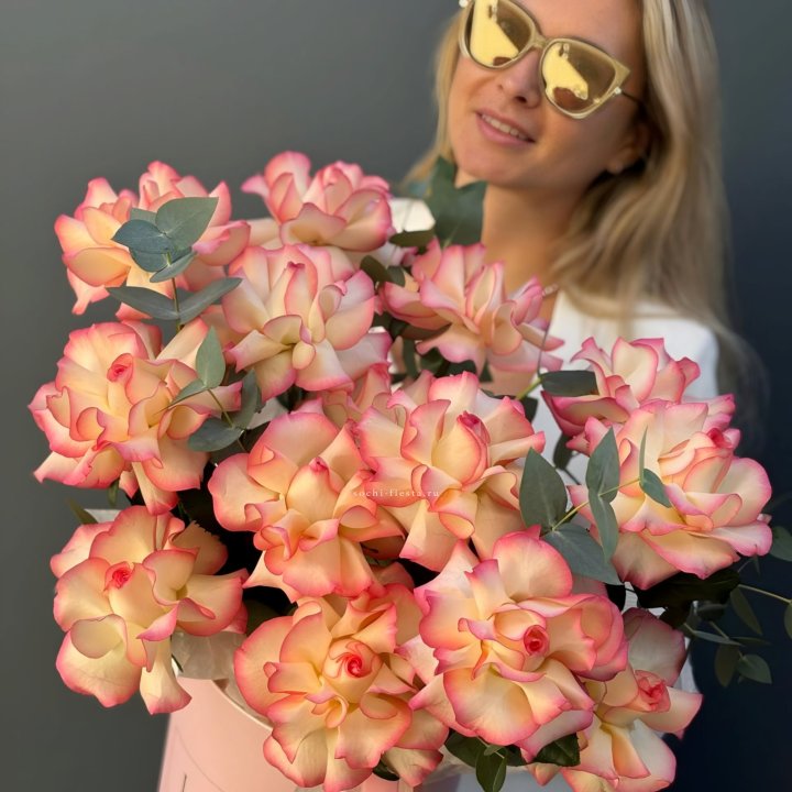 15 французских  роз Джумилия в боксе в Оренбурге