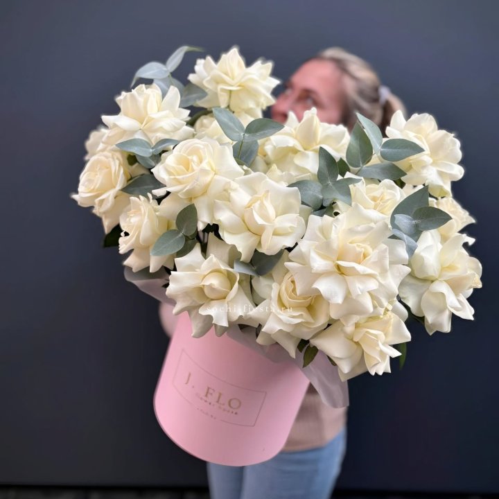 25 Французских белых роз в боксе в Оренбурге