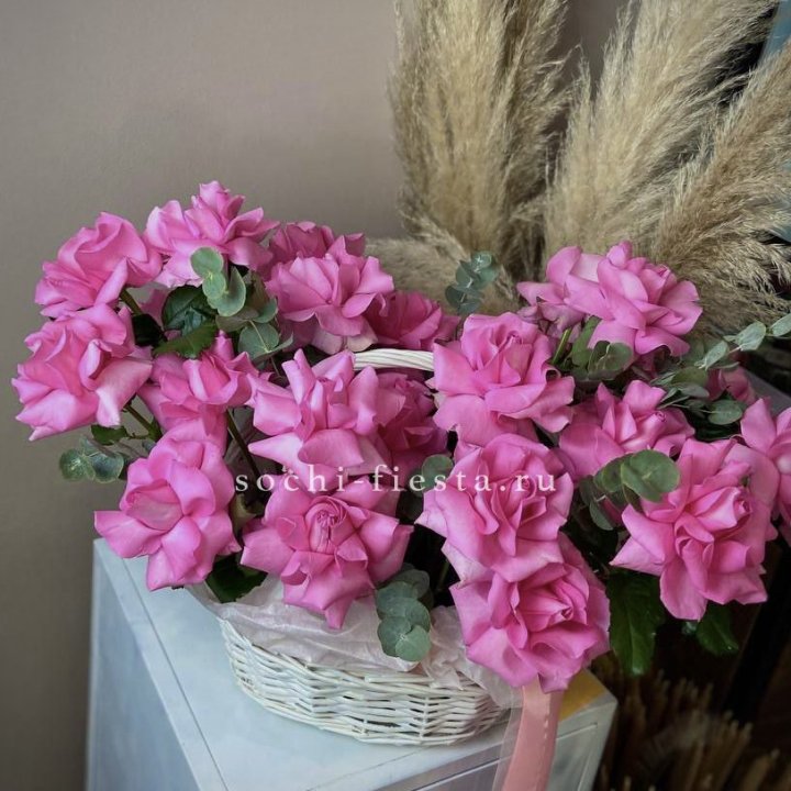 25 роз в цветочной корзине Пинк в Оренбурге